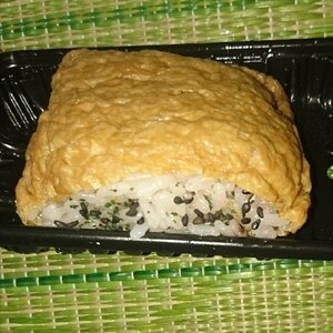 大根の葉と黒ごま入りいなり寿司